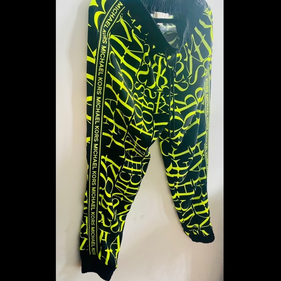 New Michael Kors Newsprint Logo Jogger Pants - Large - Picture 2 of 5